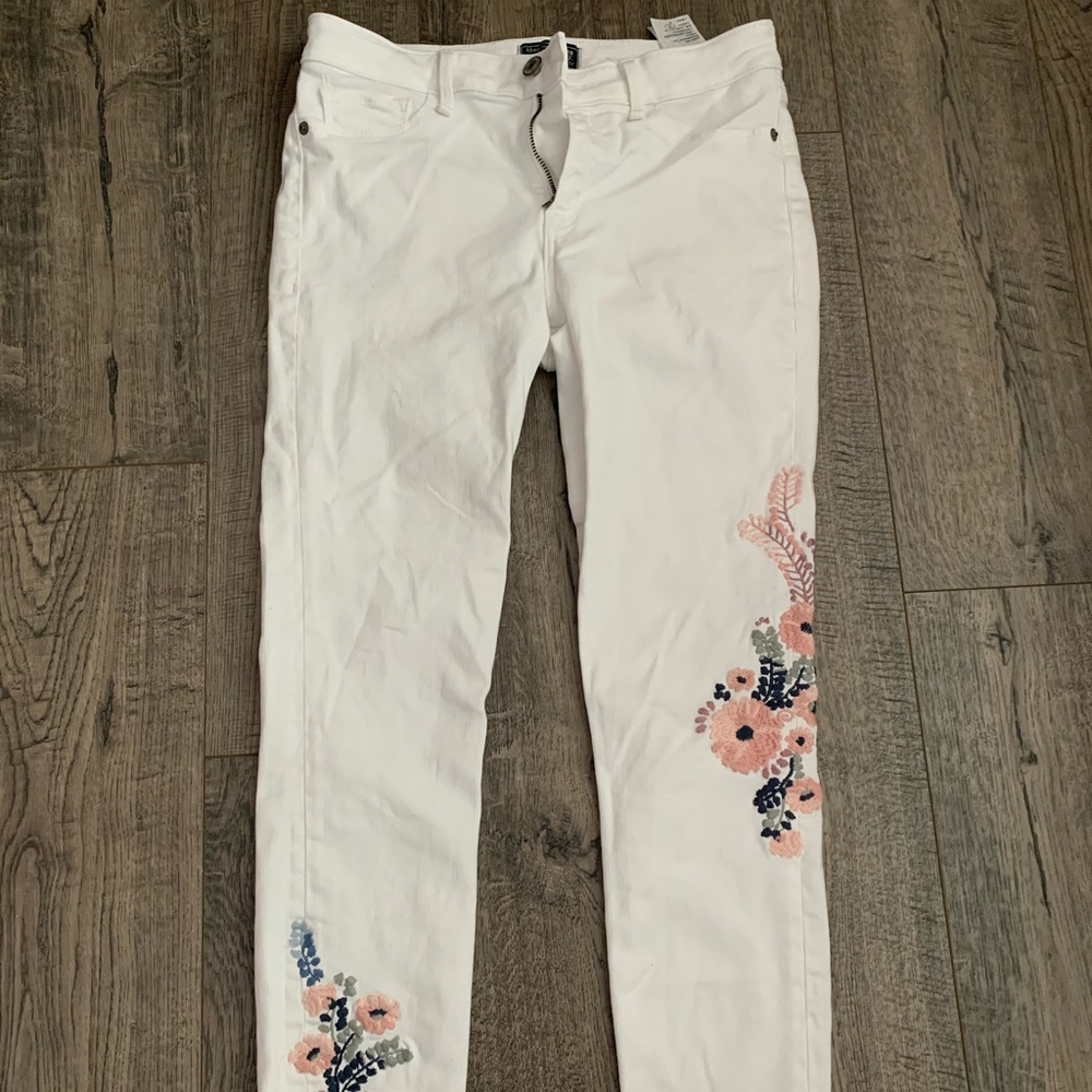 Abercrombie and Fitch White Floral print jeans